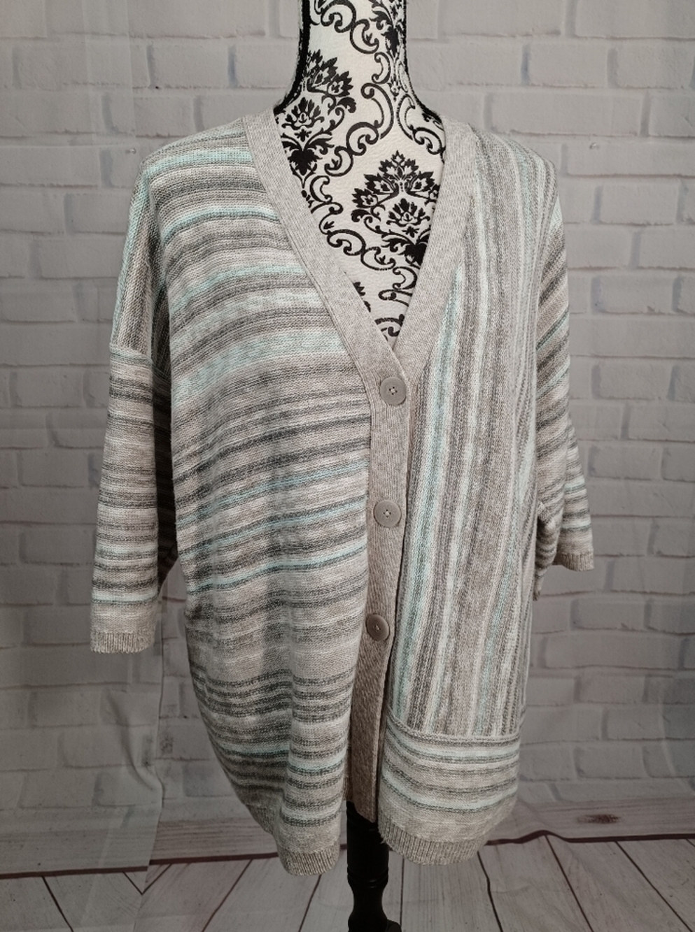 J. Jill women's button front drop sleeve sweater stretch knit geo print sp b32